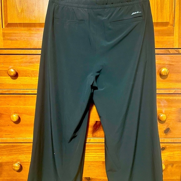 NWT Eddie Bauer Women’s Black Capris - Med - Picture 9 of 9